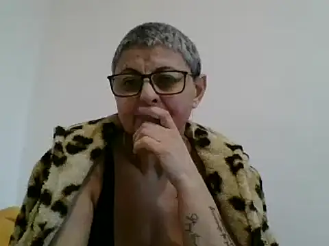 roseblak42 online show from February 2025 03:10:01 PM