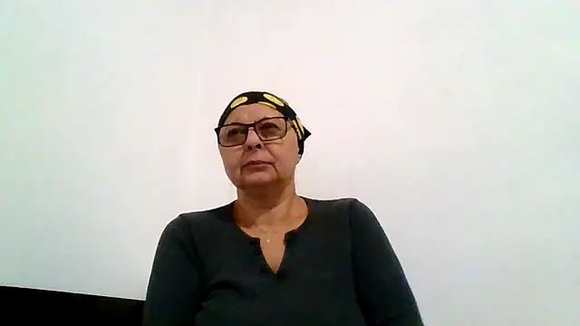 roseblak42 online show from November 2025 05:00:01 PM