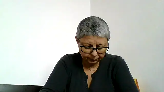 roseblak42 online show from December 2025 10:33:01 AM