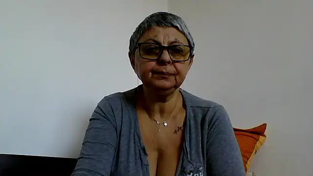 roseblak42 online show from January 2026 10:43:01 AM