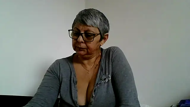 roseblak42 online show from February 2026 12:59:02 PM