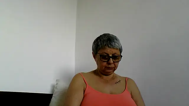 roseblak42 online show from June 2026 01:01:01 PM