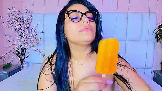 kiana cream online show from February 2025 05:44:01 PM