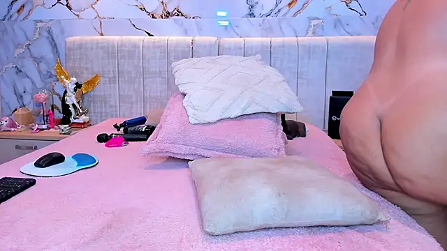 kiana cream online show from March 2026 11:54:02 PM