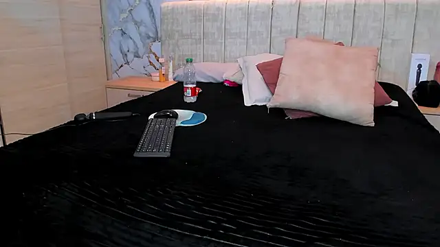kiana cream online show from July 2026 01:29:01 AM