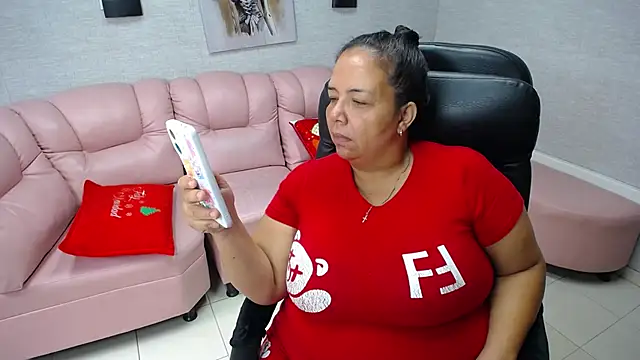 Snapshot of Penelope_Nipples_ chatting on December 2024 12:24:01 PM Penelope Nipples online show from December 2024 12:24:01 PM