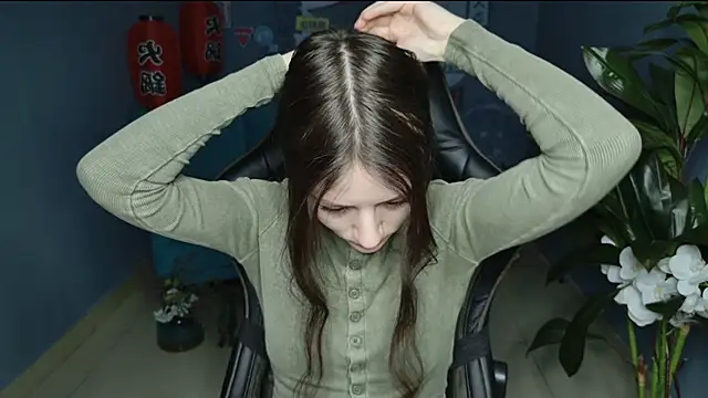 Snapshot of VeliraBraitberg chatting on February 2025 05:10:01 AM VeliraBraitberg online show from February 2025 05:10:01 AM