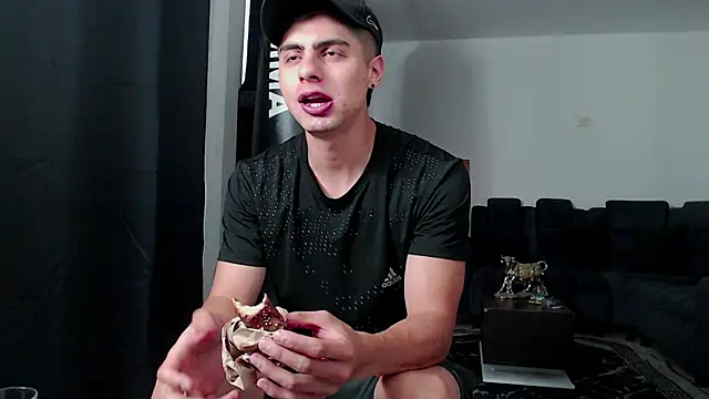 Stiven CL online show from November 2025 10:42:02 PM