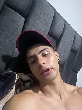 Stiven CL online show from April 2026 05:35:01 AM