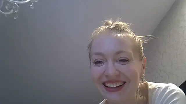 ZarinaSwift online show from April 2026 10:59:01 AM