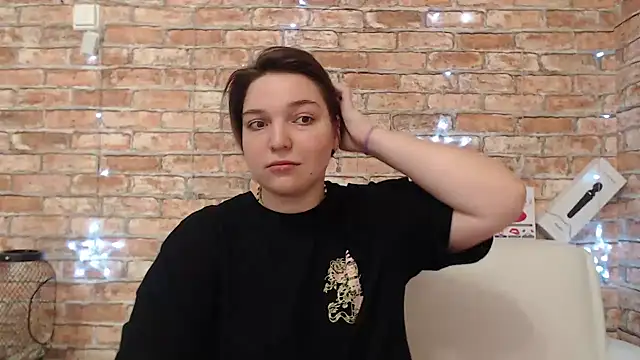 Amelia Kiss  online show from December 2025 12:40:02 AM