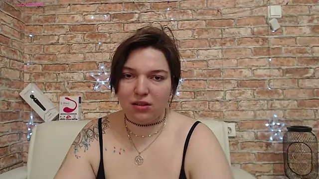 Amelia Kiss  online show from February 2026 12:51:02 AM