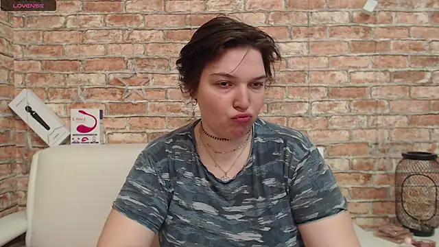 Amelia Kiss  online show from March 2026 01:01:01 AM