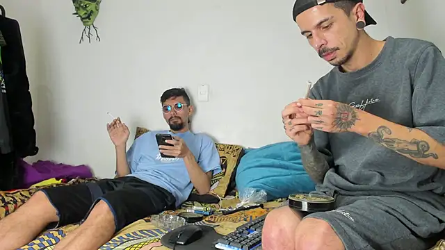 Aaron BigDickxxx online show from March 2026 06:53:01 PM