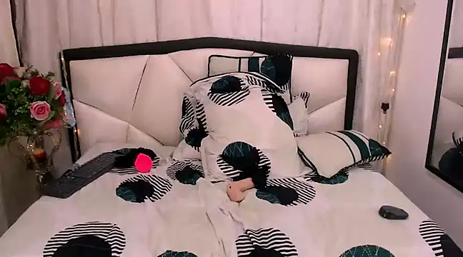 Snapshot of InkedSabrina chatting on February 2025 01:34:01 AM InkedSabrina online show from February 2025 01:34:01 AM