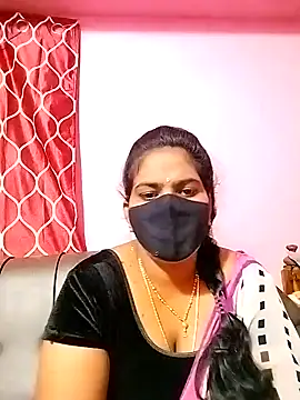 Snapshot of melina214 chatting on December 2024 04:21:01 AM melina214 online show from December 2024 04:21:01 AM