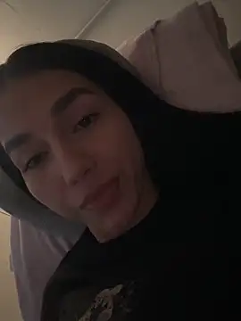 Lia issabella online show from October 2025 02:45:01 AM
