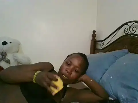 Snapshot of Sonnia_ chatting on February 2025 09:28:01 PM Sonnia online show from February 2025 09:28:01 PM