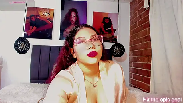 kyliejenner hot online show from February 2026 02:40:01 AM