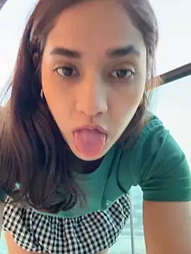 Snapshot of CuteeRose chatting on November 2025 01:04:01 PM CuteeRose online show from November 2025 01:04:01 PM