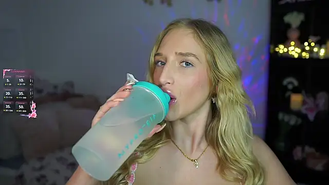 Nicolette  Shea  online show from January 2025 01:58:01 PM