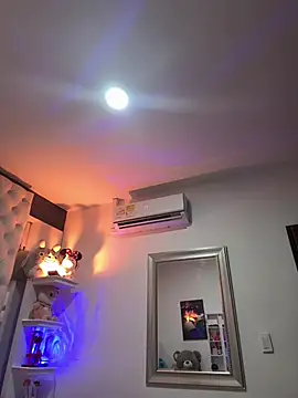 Snapshot of ZarahEvans chatting on February 2025 10:54:01 PM ZarahEvans online show from February 2025 10:54:01 PM