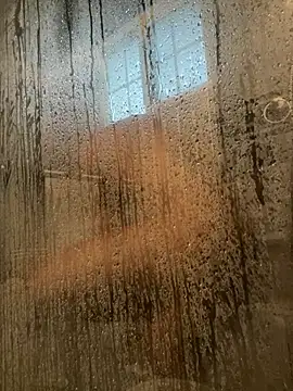 Snapshot of RoodoggXL chatting on December 2024 12:44:02 AM RoodoggXL online show from December 2024 12:44:02 AM