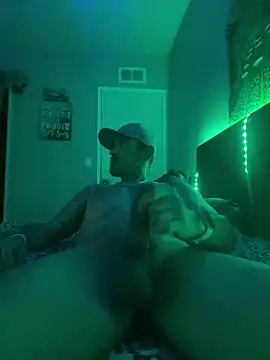 Snapshot of RoodoggXL chatting on January 2025 02:33:02 AM RoodoggXL online show from January 2025 02:33:02 AM