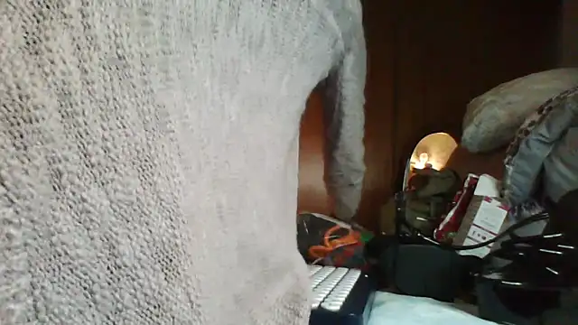 Snapshot of SmokeShow686 chatting on December 2024 06:28:01 AM SmokeShow686 online show from December 2024 06:28:01 AM