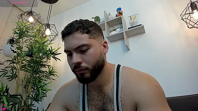 Snapshot of SebastianVilla_ chatting on November 2025 10:32:02 PM SebastianVilla online show from November 2025 10:32:02 PM