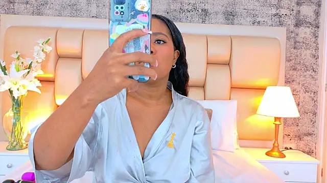 Snapshot of AlisonTravis chatting on November 2025 08:19:01 PM AlisonTravis online show from November 2025 08:19:01 PM