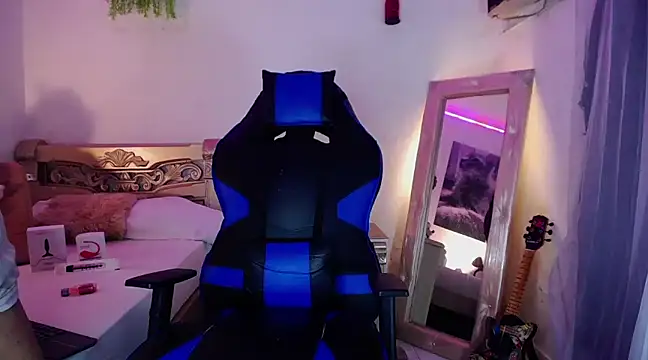 huge armound online show from February 2025 11:36:02 PM