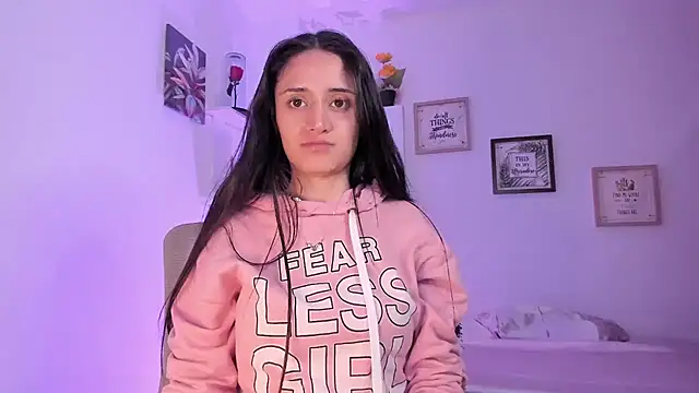 Snapshot of _Caroliinee_ chatting on February 2025 01:58:02 AM Caroliinee online show from February 2025 01:58:02 AM