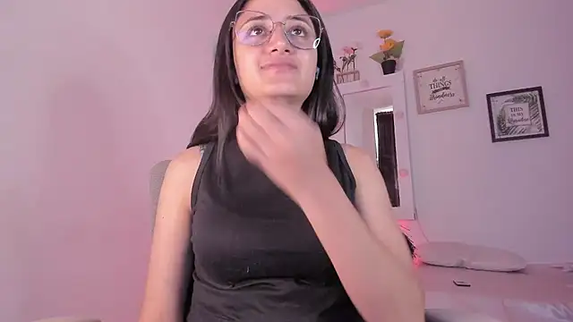 Snapshot of _Caroliinee_ chatting on September 2025 04:50:01 PM Caroliinee online show from September 2025 04:50:01 PM