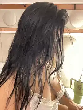 lucianaroy online show from March 2025 06:10:02 AM