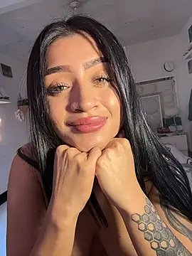 lucianaroy online show from February 2026 08:46:02 PM