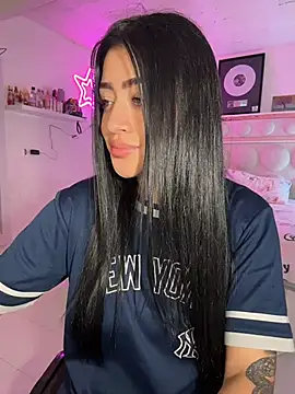 lucianaroy online show from April 2026 03:31:01 AM