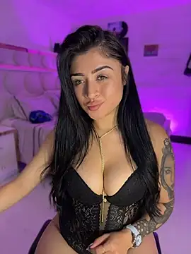 Snapshot of lucianaroy chatting on July 2026 05:03:02 AM lucianaroy online show from July 2026 05:03:02 AM