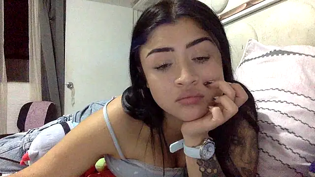Snapshot of lucianaroy chatting on July 2026 01:21:01 AM lucianaroy online show from July 2026 01:21:01 AM