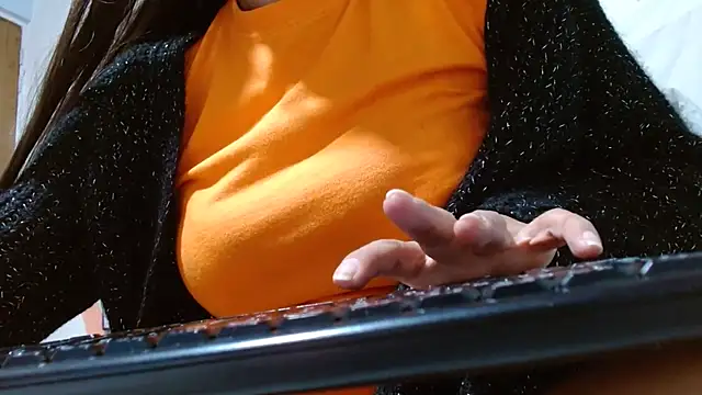 lupita84 online show from December 2025 10:58:01 PM