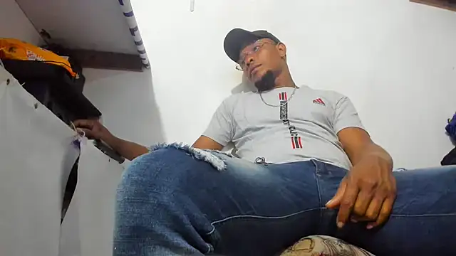 Snapshot of hugo3918_ chatting on November 2025 01:04:02 AM hugo3918 online show from November 2025 01:04:02 AM