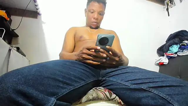 Snapshot of hugo3918_ chatting on November 2025 02:39:02 PM hugo3918 online show from November 2025 02:39:02 PM