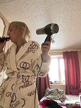 Snapshot of LikaCat chatting on February 2025 02:20:01 AM LikaCat online show from February 2025 02:20:01 AM