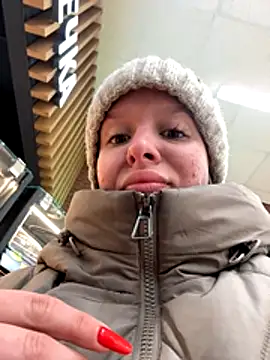 Snapshot of LikaCat chatting on November 2025 02:10:01 AM LikaCat online show from November 2025 02:10:01 AM