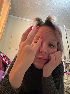 Snapshot of LikaCat chatting on November 2025 03:09:02 AM LikaCat online show from November 2025 03:09:02 AM