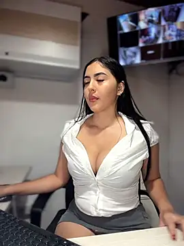 MarianaBenz online show from June 2026 12:35:02 AM