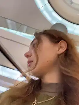 QuitieLia online show from October 2025 08:27:05 AM