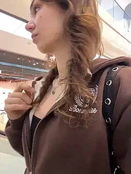 QuitieLia online show from March 2026 07:19:02 AM