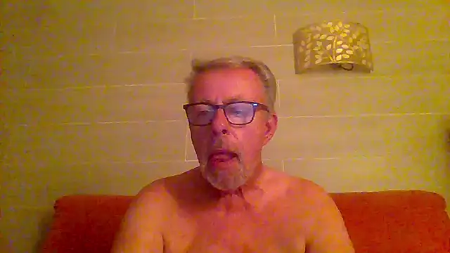 Snapshot of tuggy59 chatting on June 2026 04:38:02 AM tuggy59 online show from June 2026 04:38:02 AM