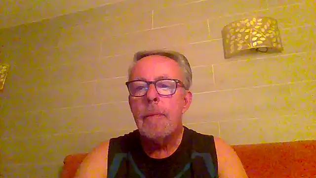 Snapshot of tuggy59 chatting on June 2026 03:42:02 AM tuggy59 online show from June 2026 03:42:02 AM